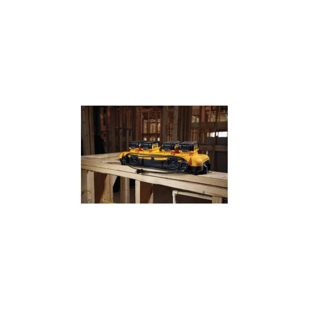 DeWALT 18V 4 Ports Hurtig Oplader (8 Ah) - DCB104-QW 3 DeWALT 18V 4 Ports Hurtig Oplader (8 Ah) - DCB104-QW