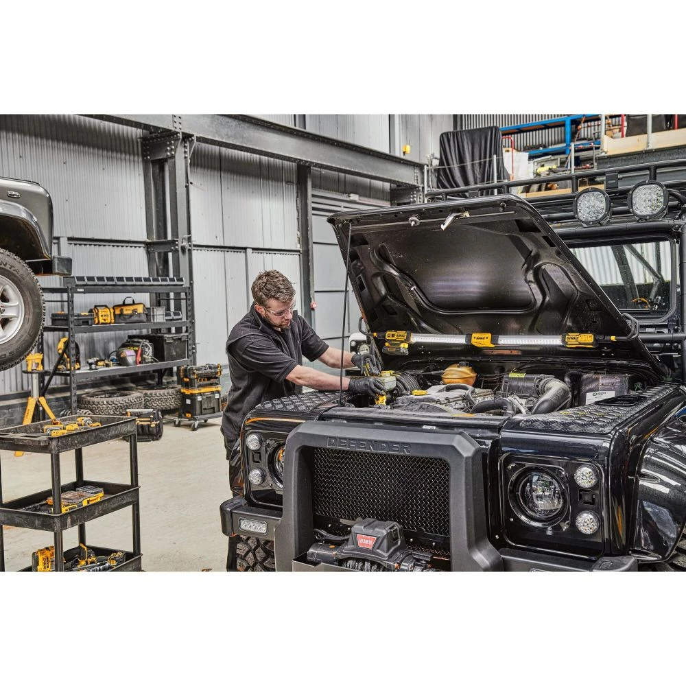 DeWALT 18V/12V XR Akkulygte Motorhjelm Solo - DCL045-XJ 6 DeWALT 18V/12V XR Akkulygte Motorhjelm Solo - DCL045-XJ - Billede 4